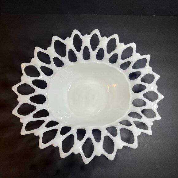 VTG MCM 1950s Westmoreland White Milk Glass Doric Pierced Lace Lattice Oval Bowl - Picture 4 of 7